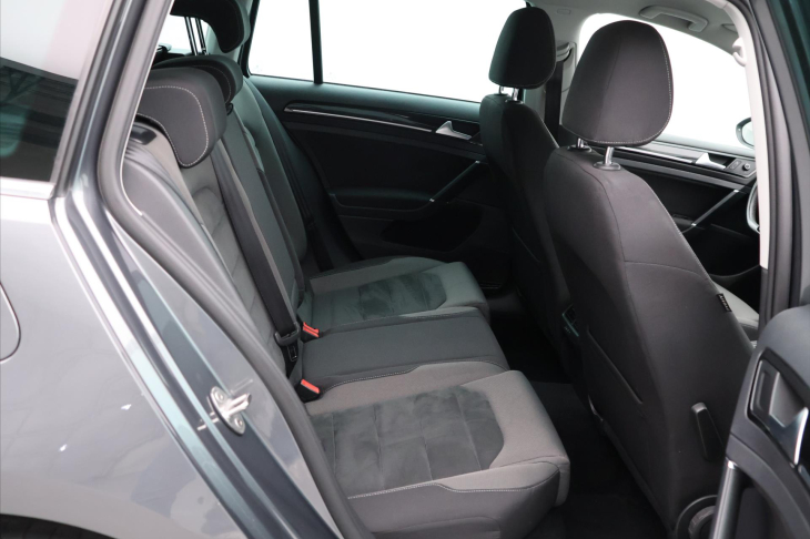 Volkswagen Golf 2,0 TDI 110KW Highline Aut.klima