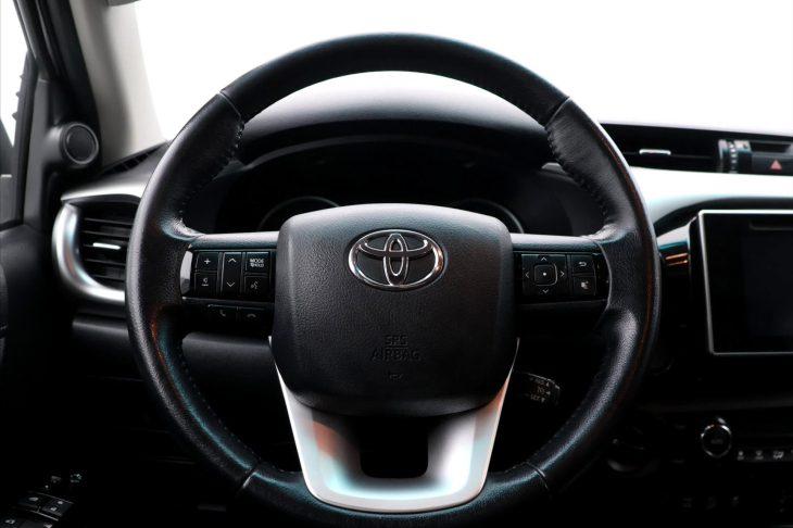 Toyota Hilux 2,4 D-4D 110kW Automat Tažné