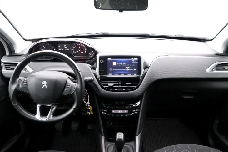 Peugeot 2008 1,2 PureTech 61kW Allure CZ