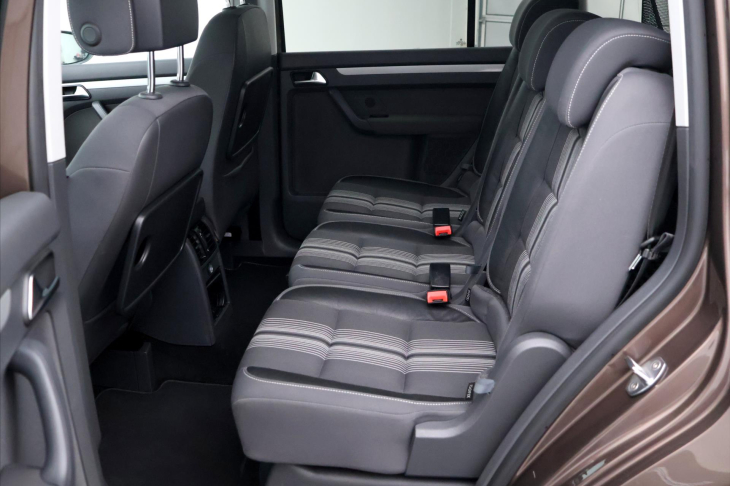 Volkswagen Touran 2,0 TDI 103kW DSG Match Panorama