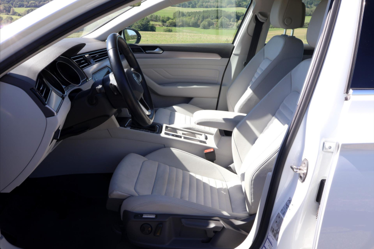Volkswagen Passat 2.0 TDI 147kW DSG CZ Elegance