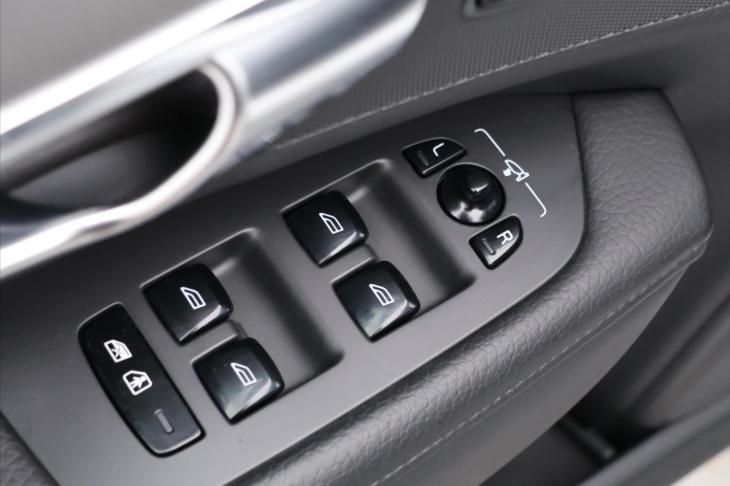 Volvo V90 2,0 T5 184kW Momentum CZ DPH