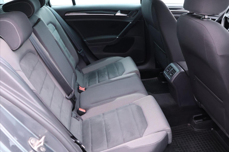 Volkswagen Golf 1,5 TGI 96kW Highline DSG CZ DPH