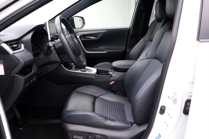 Toyota RAV4 2,5 e-CVT 131kW Selection 4WD CZ