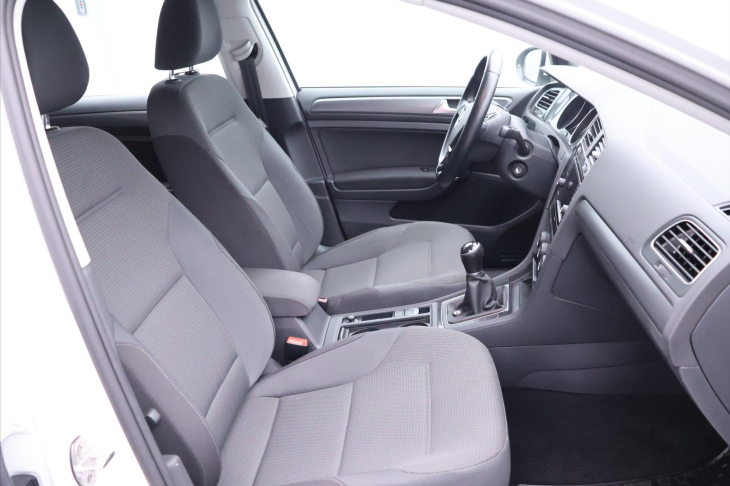 Volkswagen Golf 1,0 TSI 85kW CZ 86 000 km