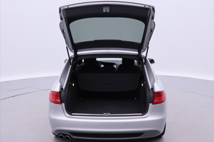Audi A4 2,0 TDI 105kW S-line Navi Xenon