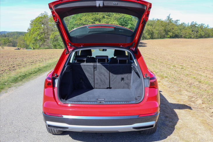 Audi Q3 2,0 TDI 110kW Advanced CZ DPH