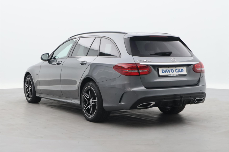 Mercedes-Benz Třídy C 2,0 300de 143kW AMG Night LED