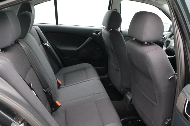 Škoda Octavia 1,6 MPI 75kW Tour Klima 2.Maj