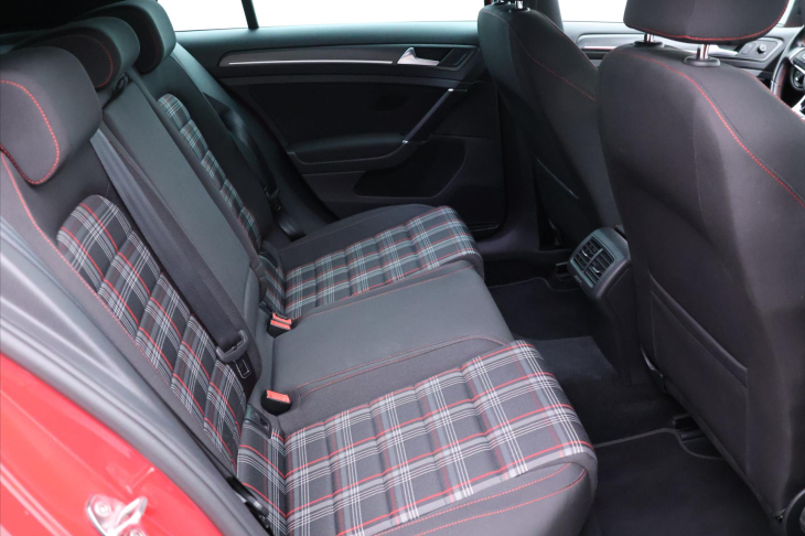 Volkswagen Golf 2,0 TSI GTI Performance 180kW CZ