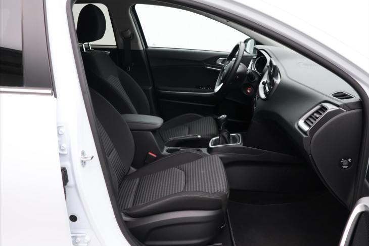 Kia Ceed 1,5 T-GDI 117kW TOP DPH CZ 1.Maj