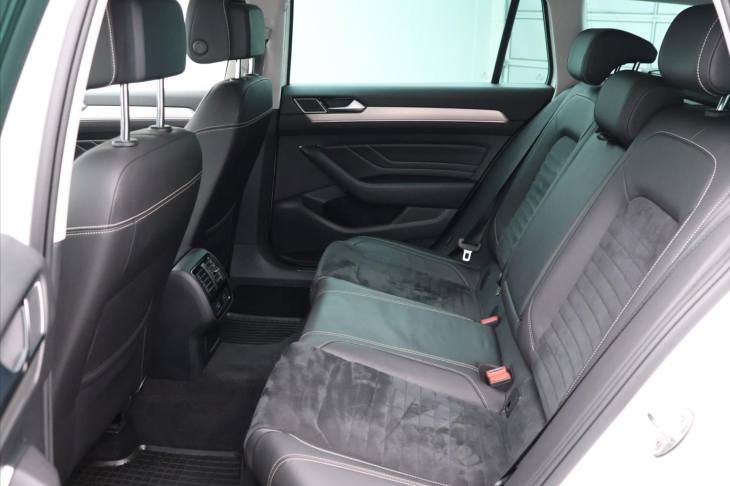 Volkswagen Passat 2,0 TDI 140kW CZ R-line DPH
