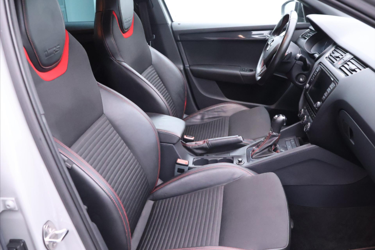 Škoda Octavia 2,0 TDI 135kW DSG Navigace RS