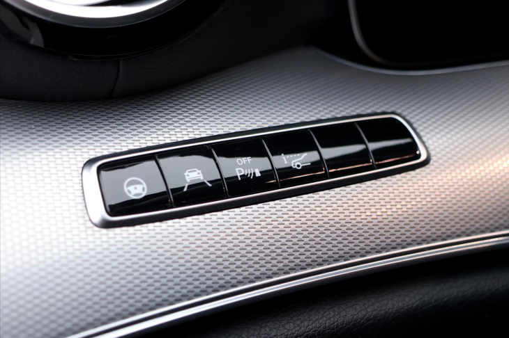 Mercedes-Benz Třídy E 2,9 400D 250kW AMG Softclose