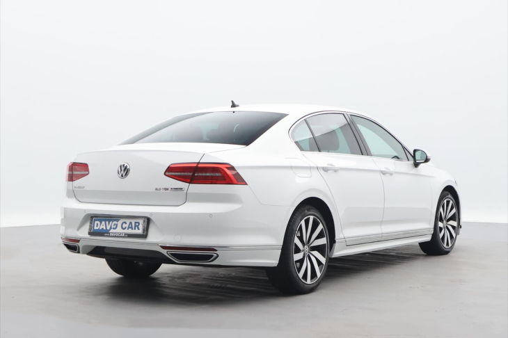 Volkswagen Passat 2,0 TDI 140kW DSG R-line CZ
