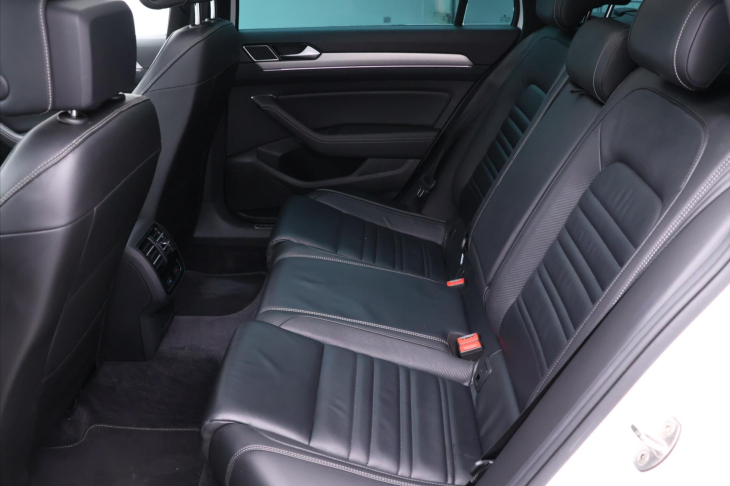 Volkswagen Passat 2,0 TSI 206kW R-line Highline