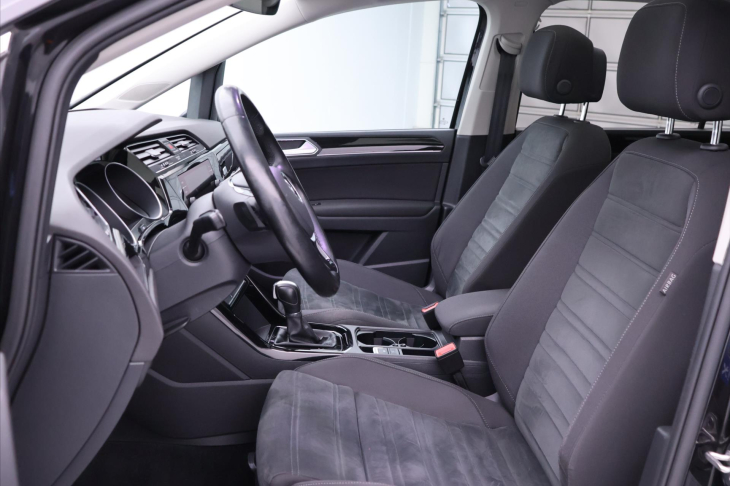 Volkswagen Touran 1,8 TSI DSG R-line LED Panorama