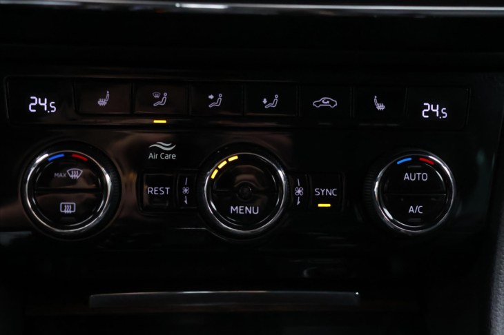 Škoda Superb 2,0 TDI 140kW DSG Scout 4x4 CZ