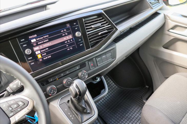 Volkswagen Transporter 2,0 TDI DSG DR 8-Míst Bulli