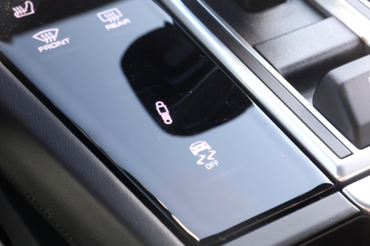 Porsche Cayenne 3,0 EHV 340kW Platinum DPH