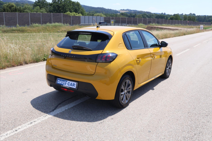 Peugeot 208 1,2 101k Allure CZ 1.Maj DPH