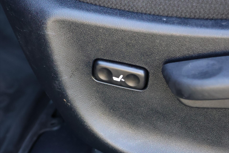 Toyota Avensis 2,2 D-4D 110kW Xenon Kessy