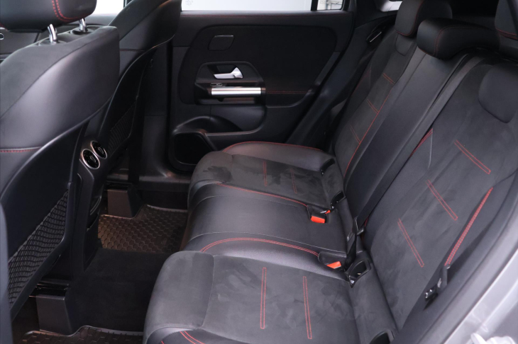 Mercedes-Benz GLA 2,0 220d 140kW 4Matic CZ LED