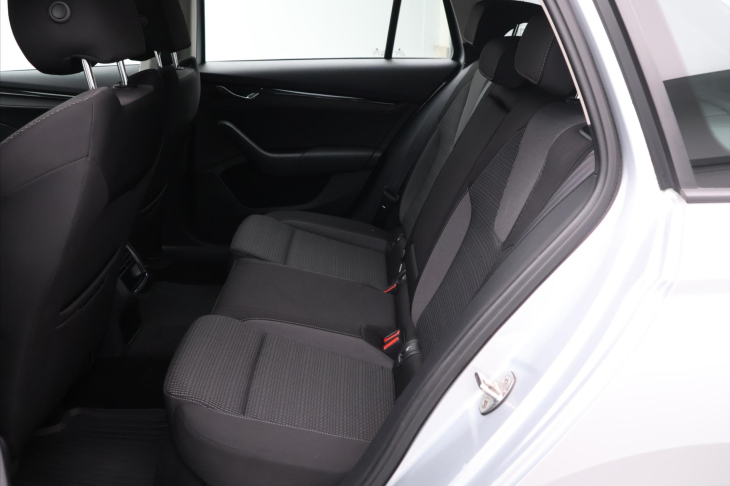 Škoda Octavia 2,0 TDI 85kW Ambition CZ DPH