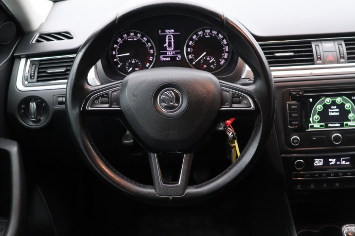 Škoda Rapid 1,6 TDI 77kW Style Xenon Navi