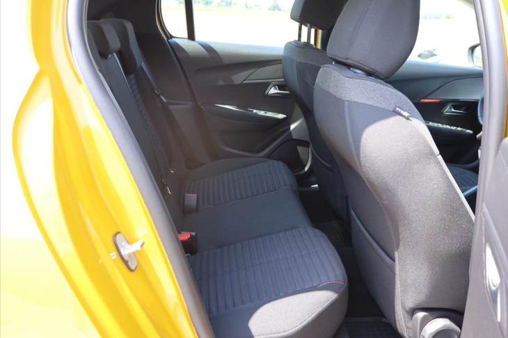 Peugeot 208 1,2 101k Allure CZ 1.Maj DPH