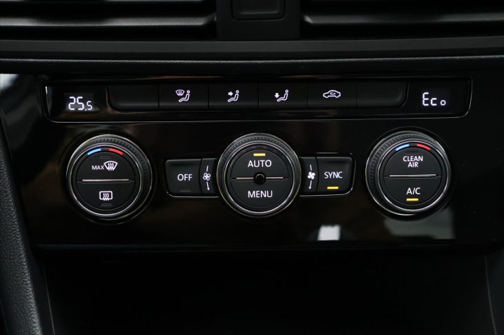 Volkswagen Bora E-Bora 100kW Automat