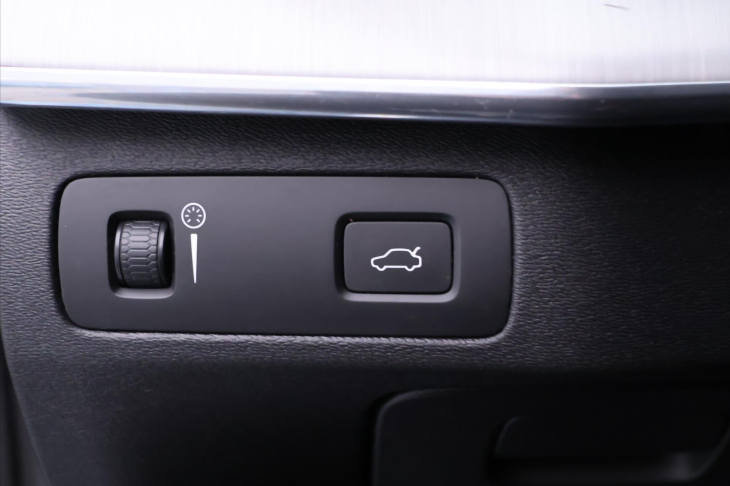 Volvo XC90 2,0 D5 173 kW AWD Momentum DPH