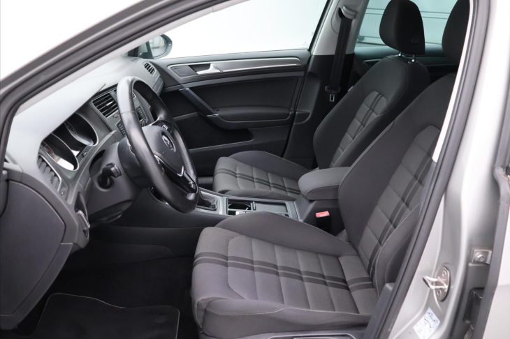 Volkswagen Golf 1,2 TSI Xenon Serv.kniha