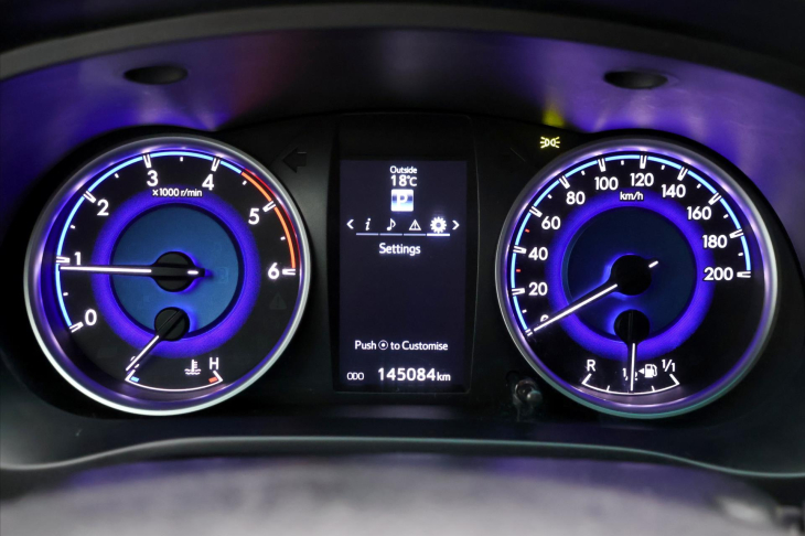 Toyota Hilux 2,4 D-4D 110kW Automat Tažné