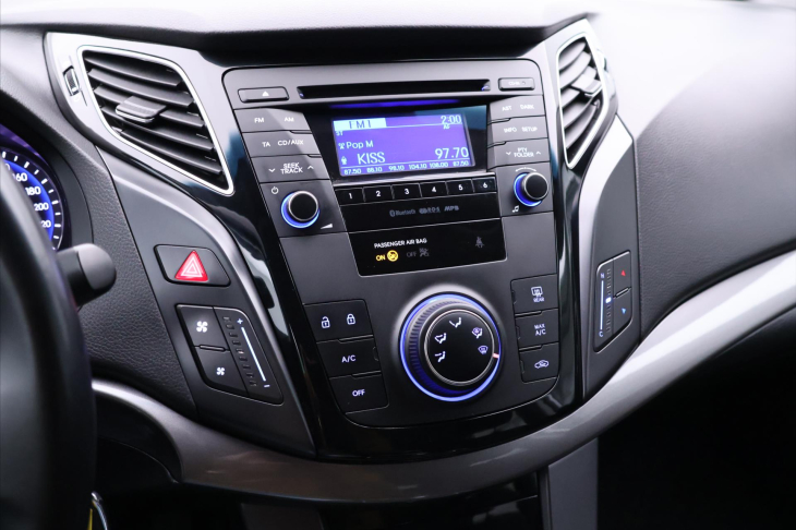 Hyundai i40 1,6 GDI Fifa edice Serv. kniha