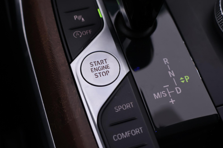 BMW Řada 3 3,0 330d xDrive 195kW AT