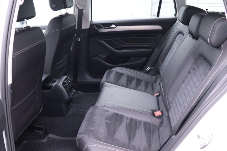 Volkswagen Passat 2,0 TDI 140kW R-Line DSG