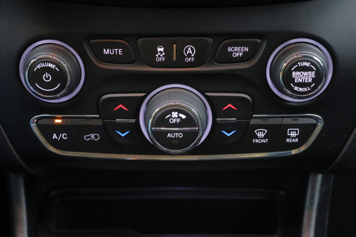 Jeep Cherokee 3,2 200kW AWD Kamera 1.Maj DPH