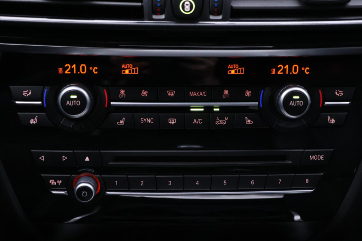 BMW X6 3,0 M50d xDrive 280kW CZ