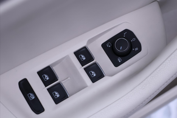 Volkswagen Passat 2,0 TDI 110kW Highline DPH