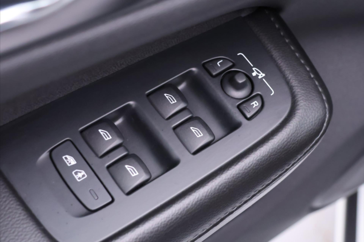 Volvo V60 2,0 B5 AWD Momentum Pro AT DPH