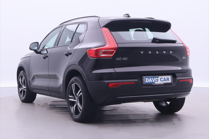 Volvo XC40 2,0 B4 145kW DCT Plus Dark CZ