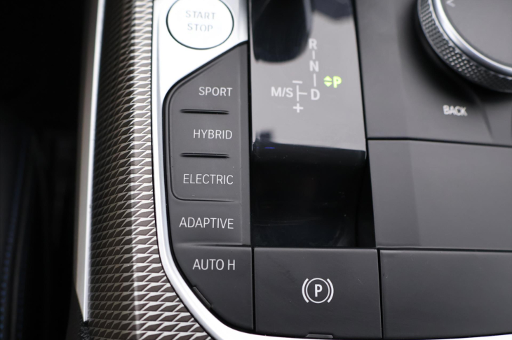 BMW Řada 3 2,0 330e xDrive M-Paket Laser