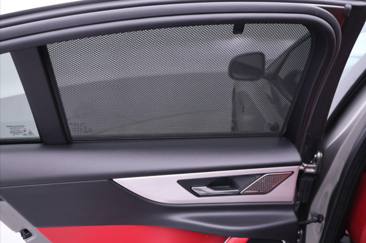 Jaguar XE 2,0 P300 221kW R-Dynamic DPH