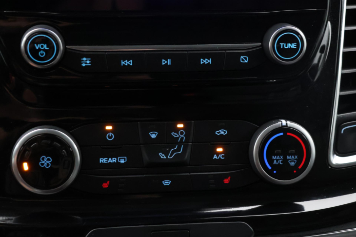 Ford Tourneo Custom 2,0 TDCI 136kW Titanium CZ DPH
