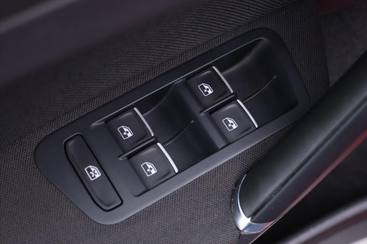 Volkswagen Golf 2,0 TSI GTI Performance 180kW CZ