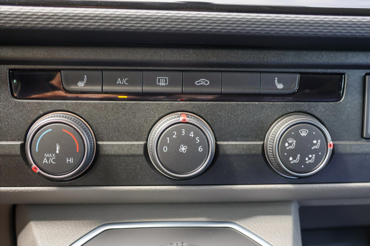 Volkswagen Transporter 2,0 TDI DSG Bulli Long 9-Míst