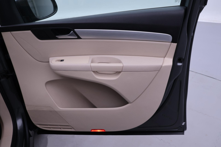 Volkswagen Sharan 2,0 TDI 100kW Highline Navi