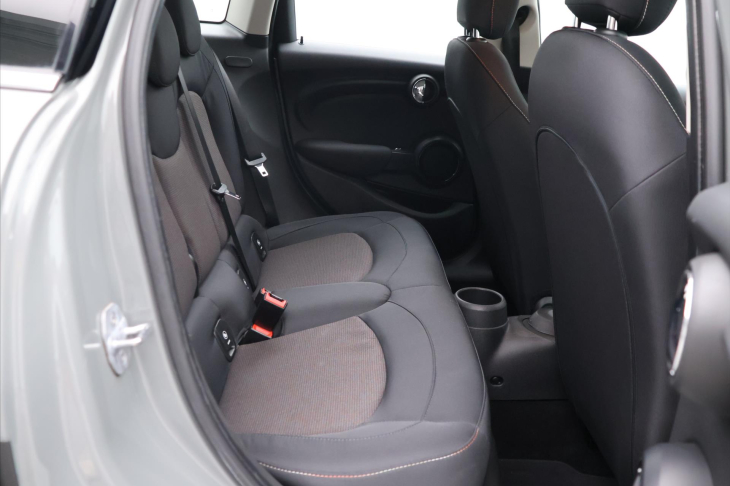 Mini Cooper 1,5 100 kW 1.Maj. Aut.klima