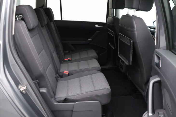 Volkswagen Touran 1,6 TDI DSG Panorama LED 1.Maj